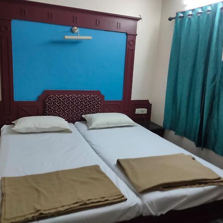 Anjana Hotels Тхени Экстерьер фото