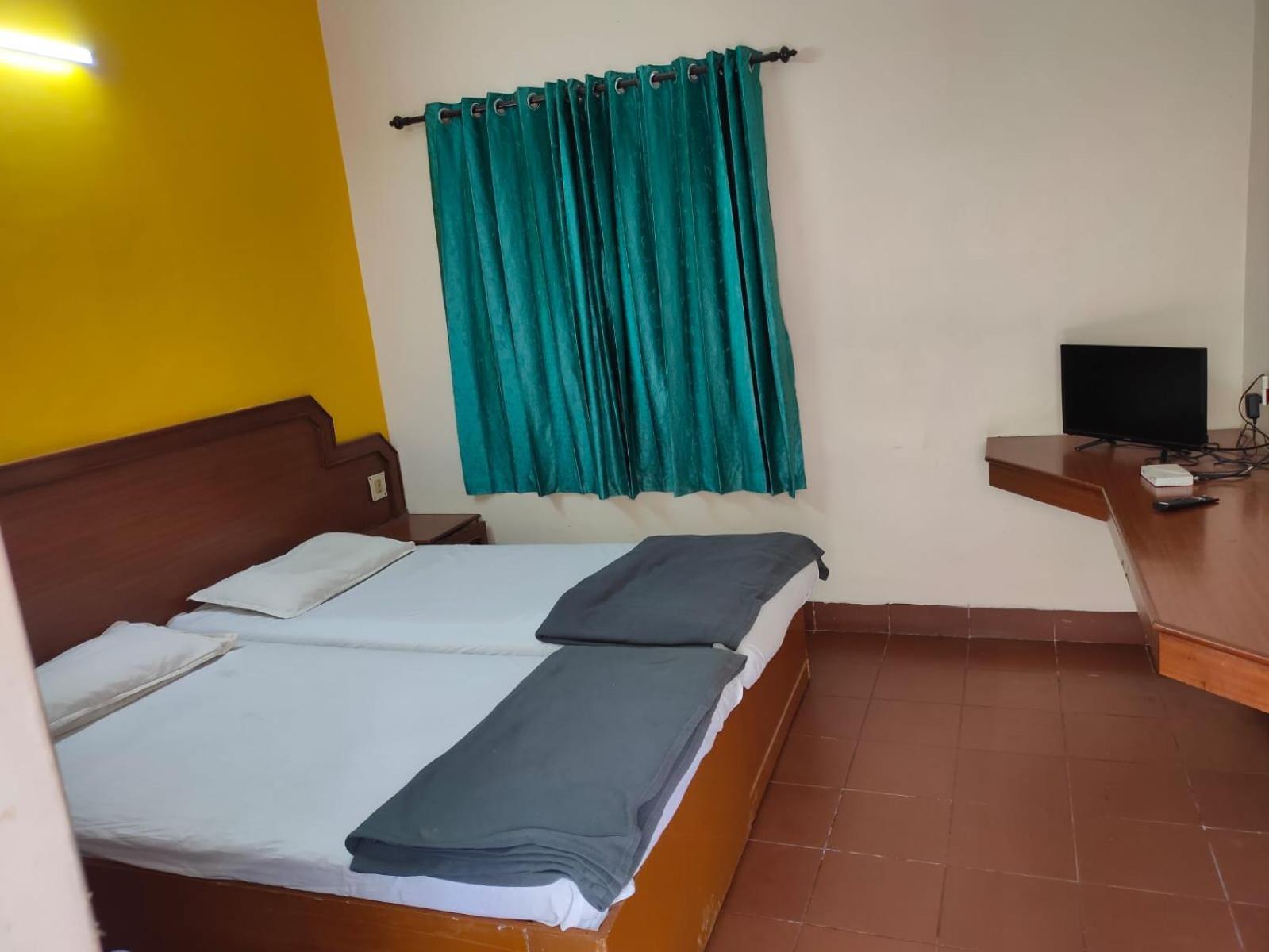 Anjana Hotels Тхени Экстерьер фото