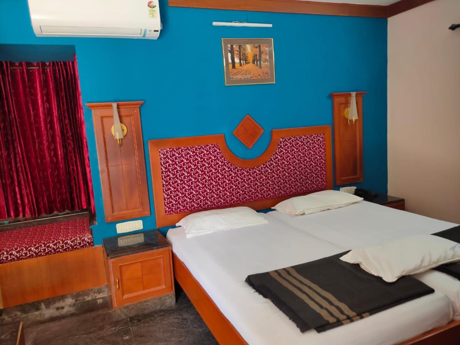 Anjana Hotels Тхени Экстерьер фото