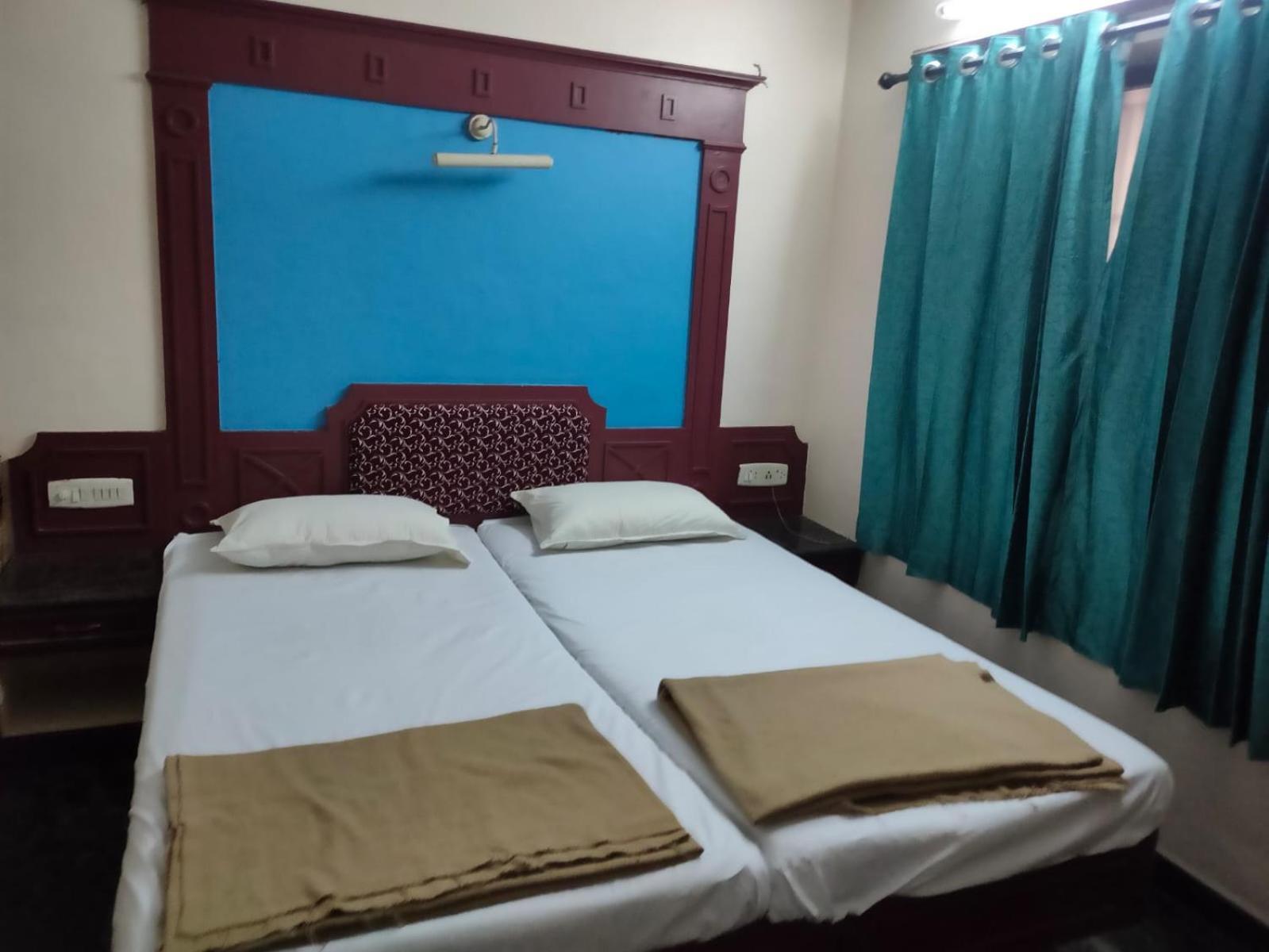 Anjana Hotels Тхени Экстерьер фото