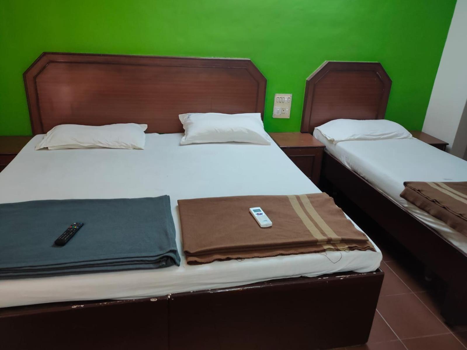 Anjana Hotels Тхени Экстерьер фото