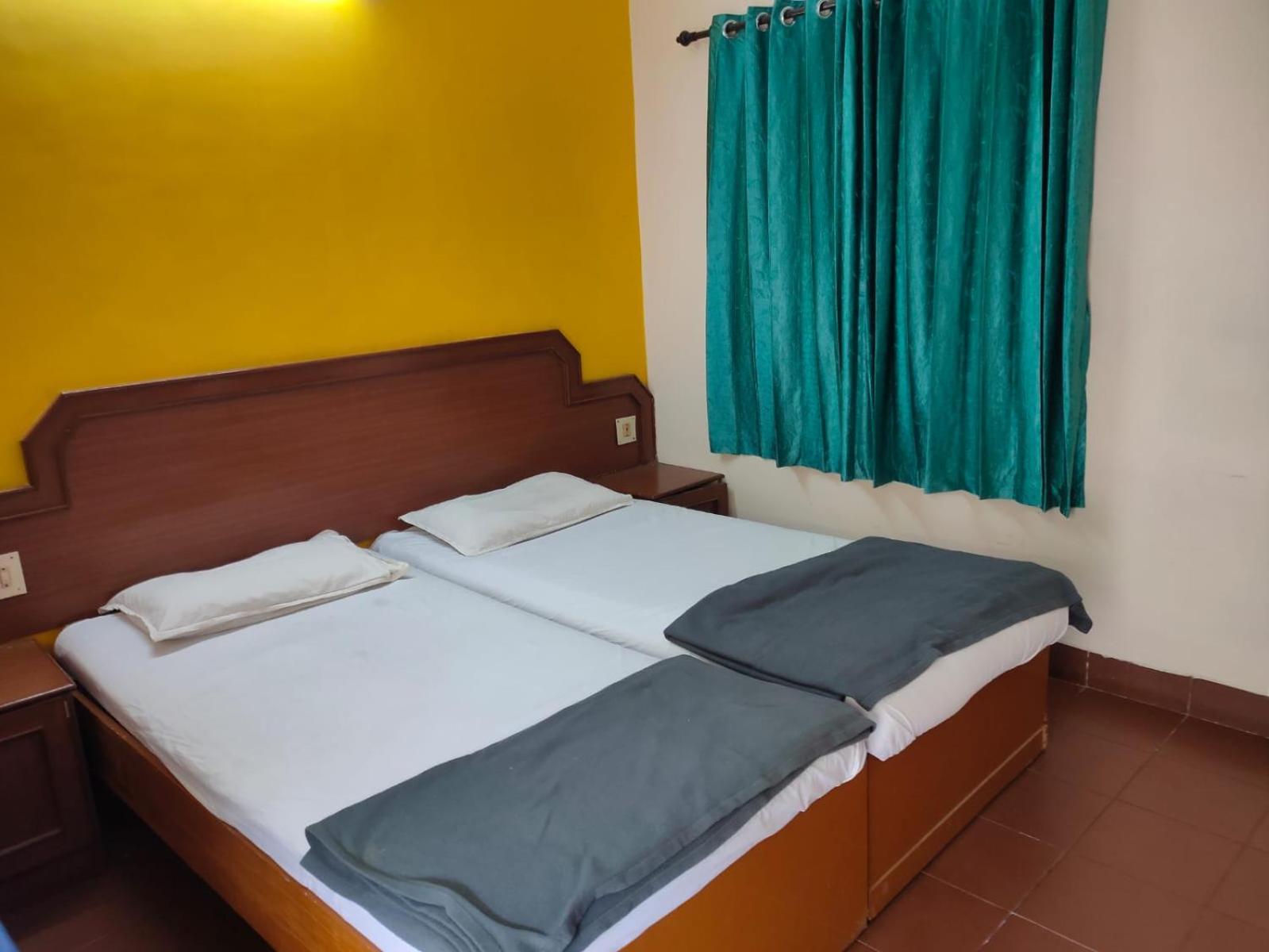 Anjana Hotels Тхени Экстерьер фото